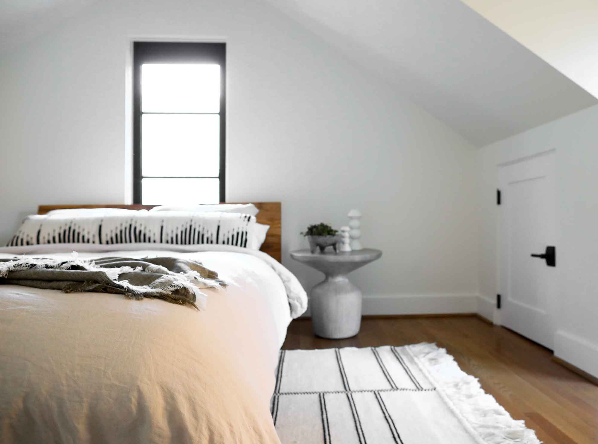 bedroom design by interior designer Patchi Cancado