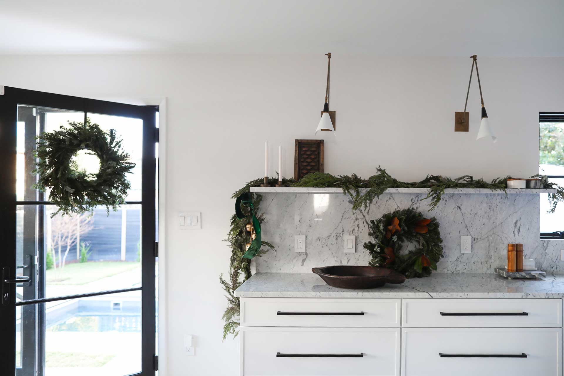 easy christmas decor by interior designer Patchi Cancado