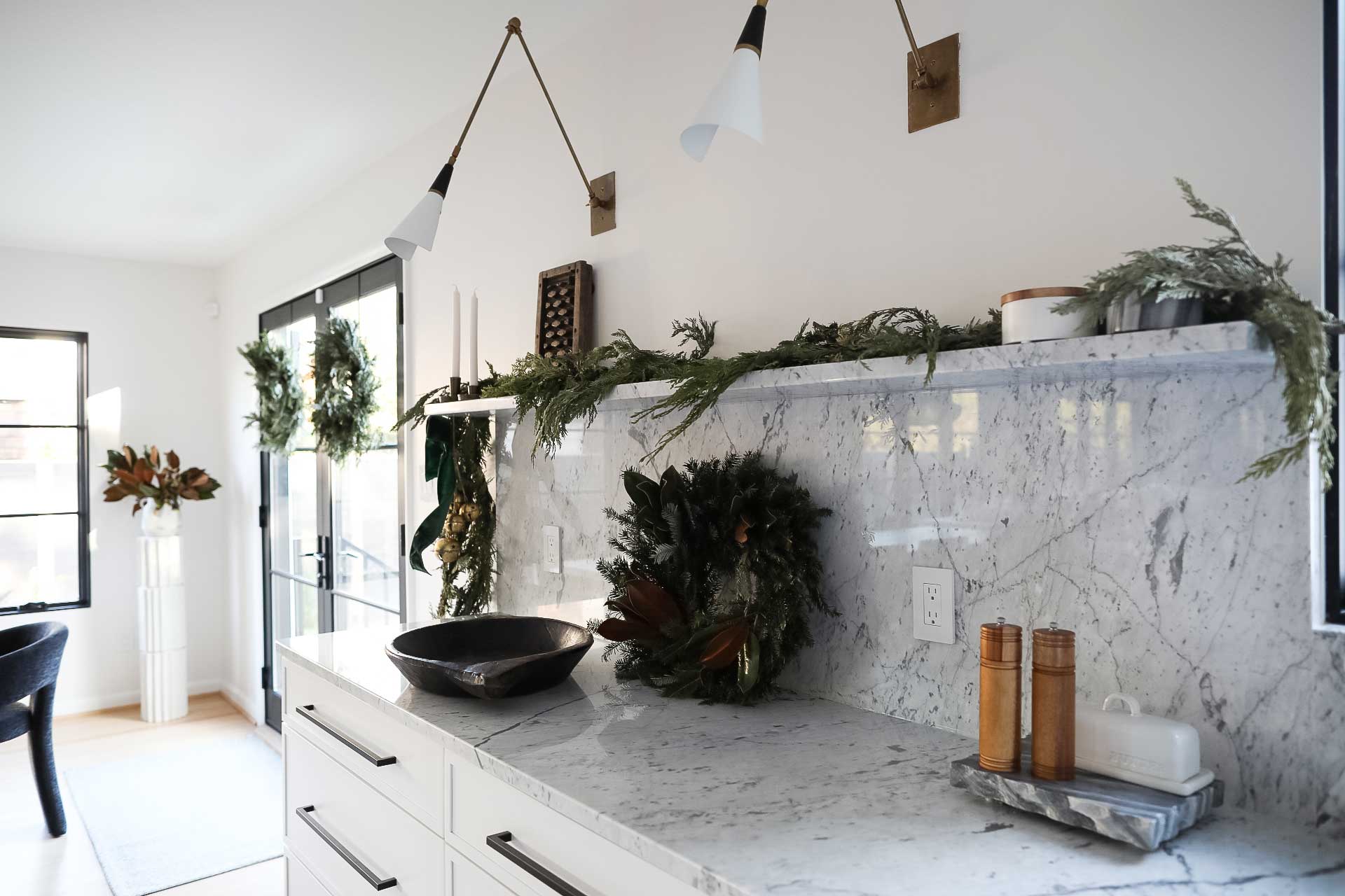 easy christmas decor by interior designer Patchi Cancado